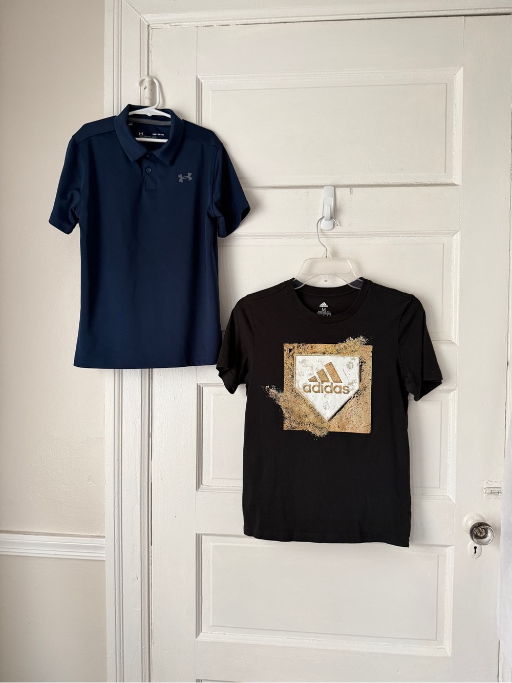 Boys Under Armour Performance Polo Shirt & Adidas Short Sleeve T-Shirt Bundle M